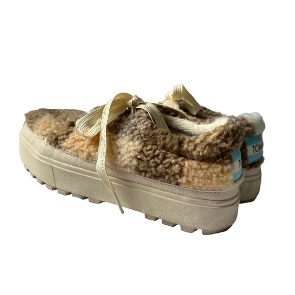 Tom’s Sherpa Lace Up Lug Shoes Platform Sneakers Tan Cream Size 6 - Picture 4 of 8